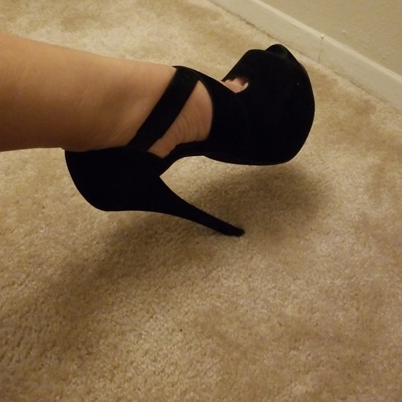 Shoes - Picture 4 of 6